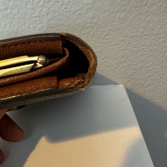 Louis Vuitton Kiss Wallet - Picture 13 of 14